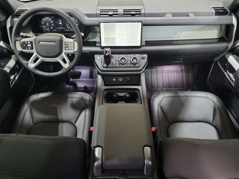 New 2024 Land Rover Defender 110 SE image 26