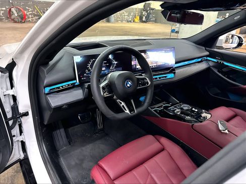 Used 2026 BMW i5 eDrive40 w/ M Sport Package RWD image 16