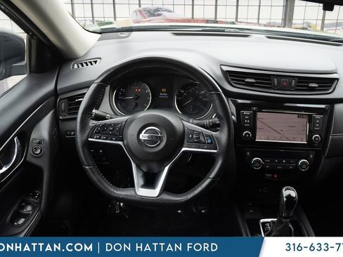 Used 2019 Nissan Rogue SV w/ Premium Package FWD image 16
