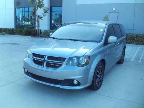 Used 2019 Dodge Grand Caravan GT FWD image 2