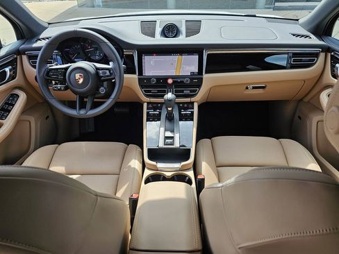 Used 2025 Porsche Macan Turbo AWD/4WD image 18