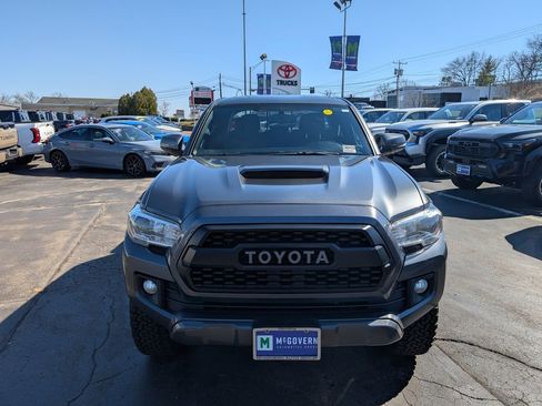 Used 2017 Toyota Tacoma TRD Sport image 11