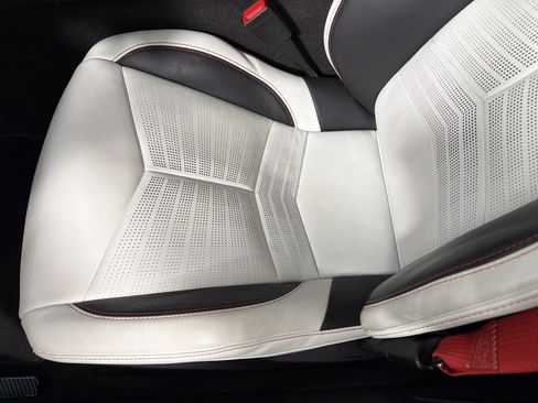 Used 2023 Chevrolet Corvette Stingray Premium Conv w/ Z51 Performance Package RWD image 25