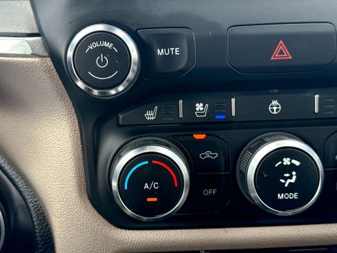 Used 2022 RAM 1500 Laramie AWD/4WD image 32