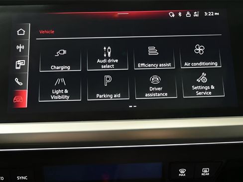 Used 2022 Audi Q4 e-tron Premium image 27