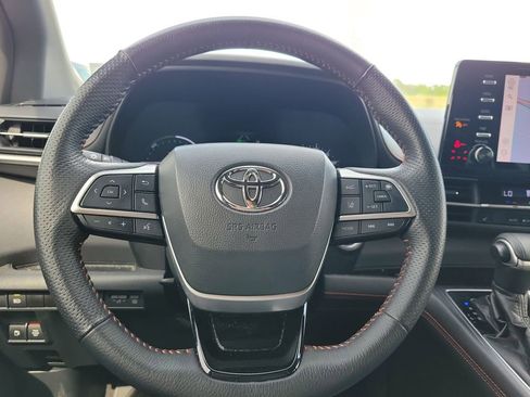 Used 2021 Toyota Sienna XSE FWD image 23