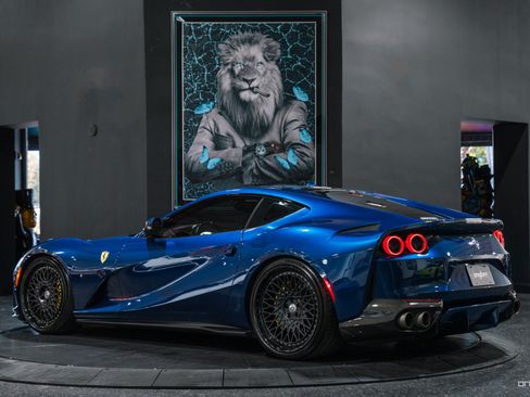 Used 2018 Ferrari 812 Superfast RWD image 7