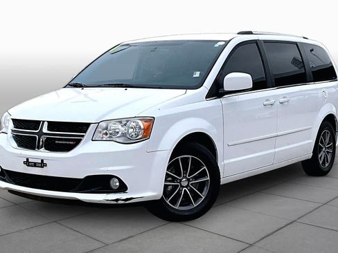 Used 2016 Dodge Grand Caravan SXT FWD image 2