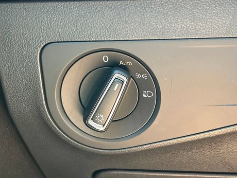 Certified 2023 Volkswagen Tiguan SE FWD image 30