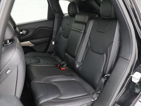 Used 2018 Jeep Cherokee Limited image 11