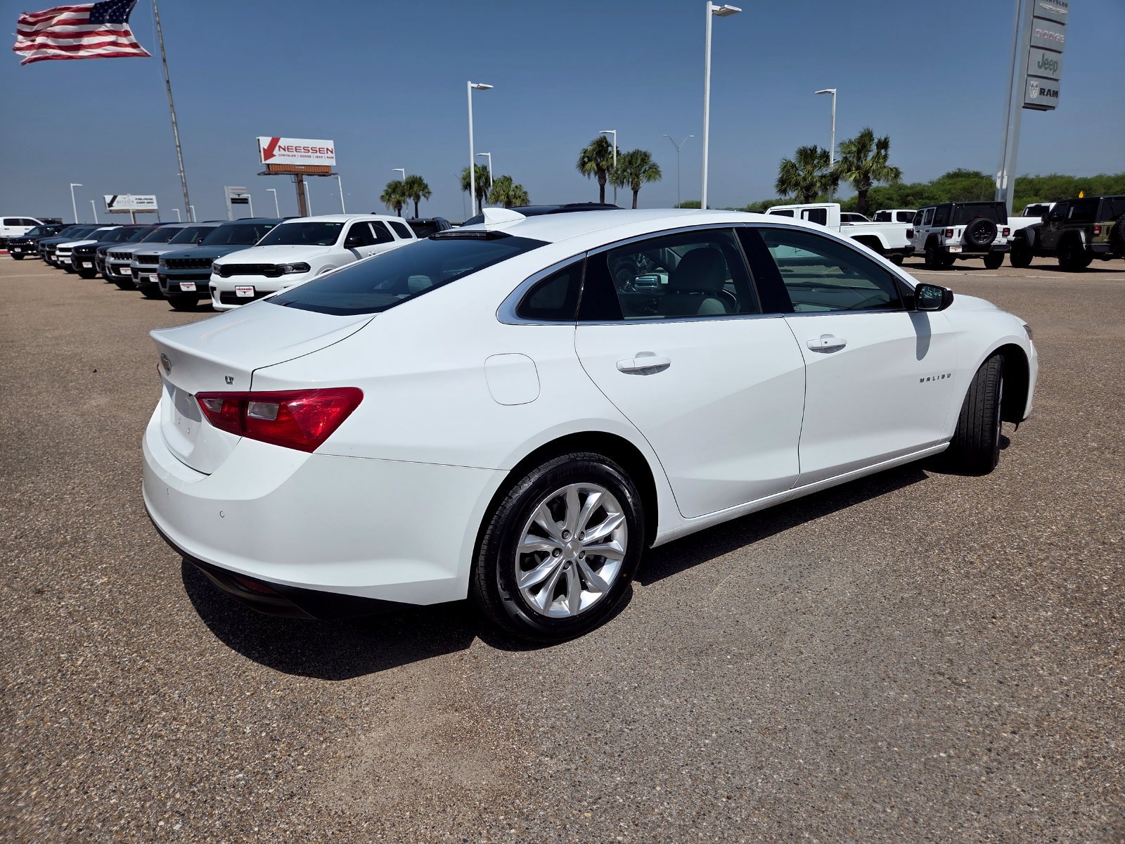 Used 2024 Chevrolet Malibu LT FWD image 7