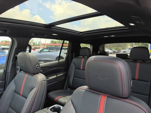 New 2026 Chevrolet Traverse RS w/ LPO, Floor Liner Package FWD image 24