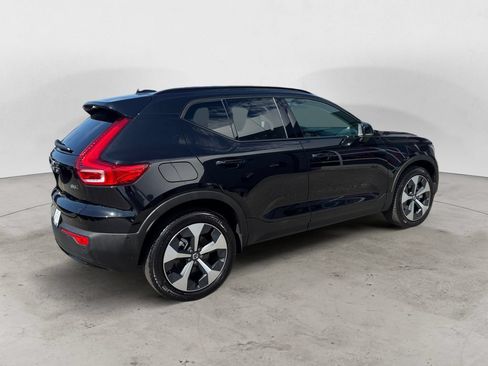 Certified 2026 Volvo XC40 B5 Plus AWD/4WD image 7