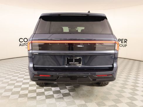 New 2026 Lincoln Navigator Reserve w/ Jet Appearance Package AWD/4WD image 23