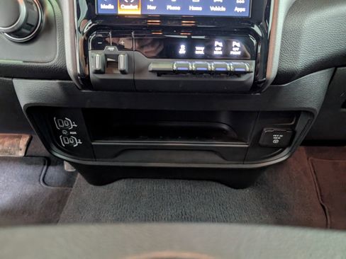 Used 2024 RAM 2500 Big Horn w/ Safety Group image 24