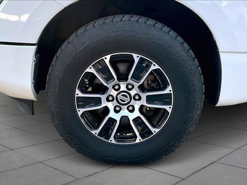 Used 2022 Nissan Titan SV image 11