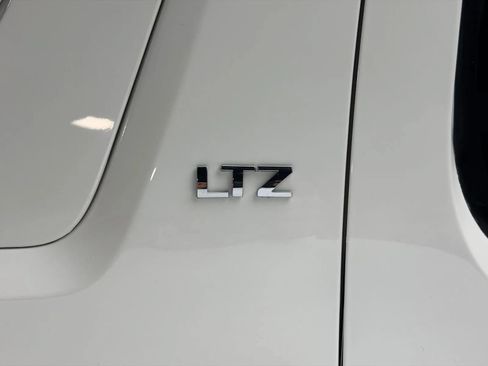 Used 2012 Chevrolet Avalanche LTZ RWD image 11