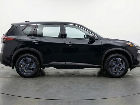 Used 2025 Nissan Rogue SV FWD image 11