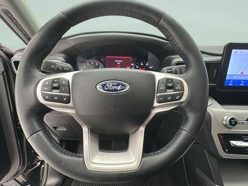 Used 2023 Ford Explorer XLT w/ Equipment Group 202A AWD/4WD image 15