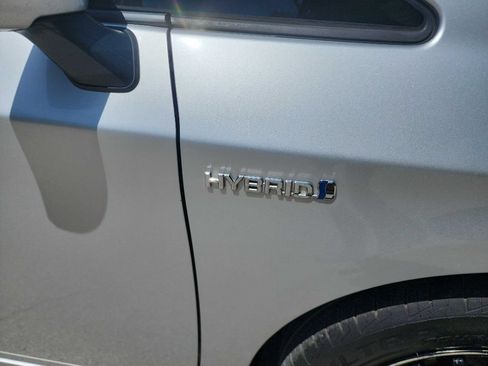 Used 2012 Toyota Prius Two FWD image 9