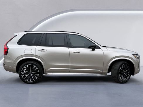New 2026 Volvo XC90 B6 Ultra w/ Lounge Package image 3