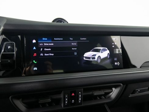 Used 2025 Porsche Cayenne image 28