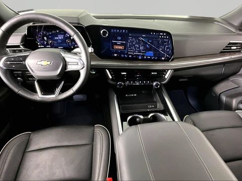 Certified 2025 Chevrolet Suburban Premier AWD/4WD image 4