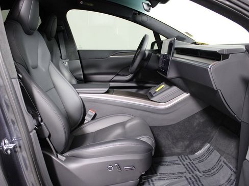 Used 2024 Tesla Model X image 17