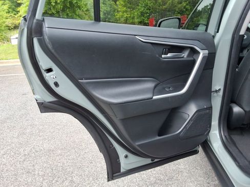 Used 2019 Toyota RAV4 XLE w/ Convenience Package FWD image 17