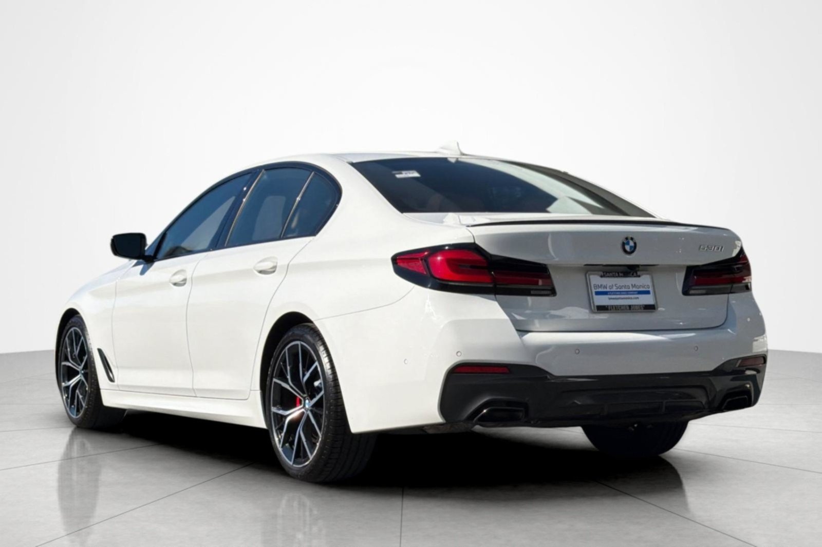 Used 2023 BMW 530i w/ M Sport Package RWD image 3