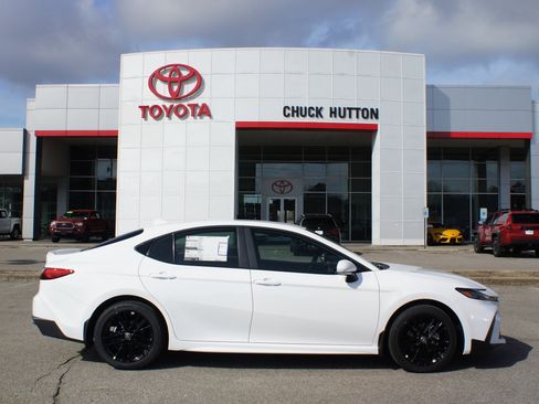 Used 2026 Toyota Camry SE AWD/4WD image 19