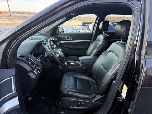 Used 2016 Ford Explorer XLT w/ Equipment Group 202A AWD/4WD image 11