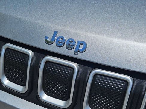 Used 2022 Jeep Compass Latitude FWD image 10