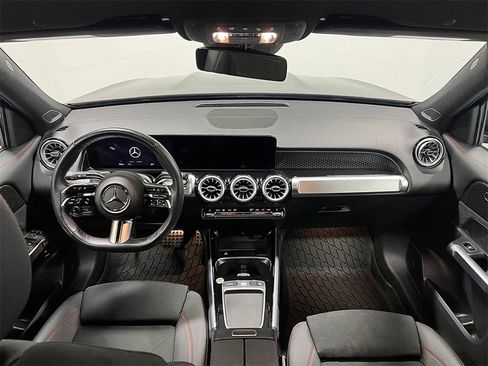Used 2025 Mercedes-Benz GLB 250 4MATIC image 30