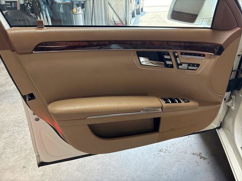 Used 2011 Mercedes-Benz S 550 image 10