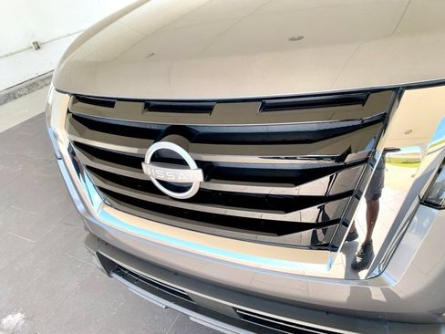 Used 2025 Nissan Pathfinder SV FWD image 2