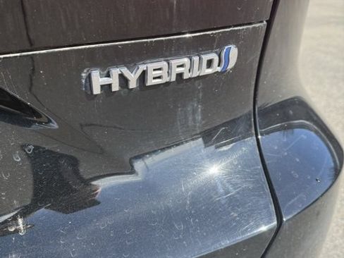 Certified 2022 Toyota Venza LE image 9