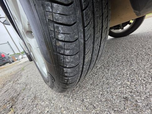 Used 2014 Nissan Juke S FWD image 5