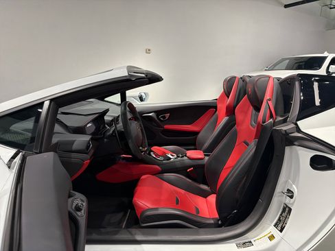 Used 2021 Lamborghini Huracan EVO image 14