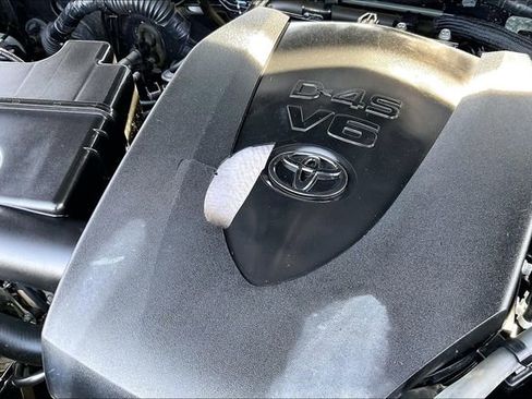 Used 2018 Toyota Tacoma TRD Sport image 34