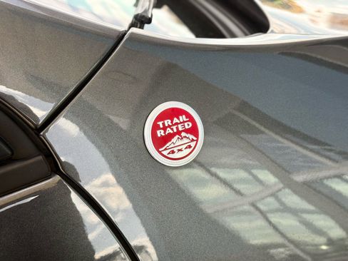 Used 2016 Jeep Cherokee Trailhawk image 2