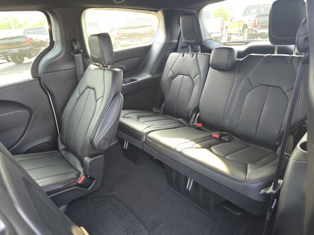 New 2027 Chrysler Pacifica Select AWD/4WD image 23