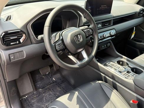 New 2026 Honda Pilot Touring image 4