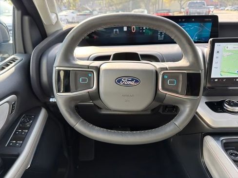 Used 2025 Ford Expedition Active image 16