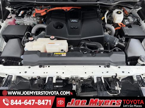 Used 2024 Toyota Tundra Platinum image 32