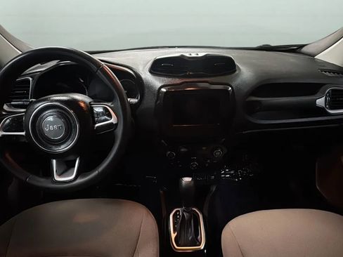 Used 2018 Jeep Renegade Latitude w/ Popular Equipment Group FWD image 9