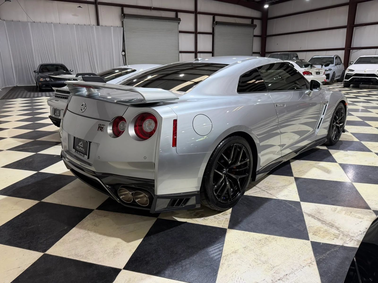 Used 2017 Nissan GT-R Premium AWD/4WD image 2