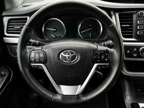 Used 2017 Toyota Highlander XLE FWD image 14