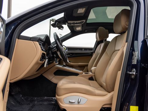 Used 2020 Porsche Macan image 24