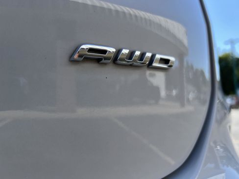 Used 2023 Ford Edge SEL image 7